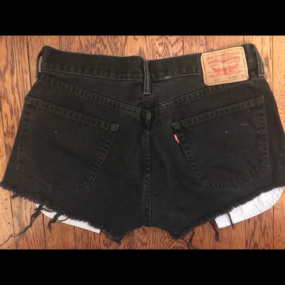 Levi’s Cut Off Jeans Shorts - Picture 2 of 7